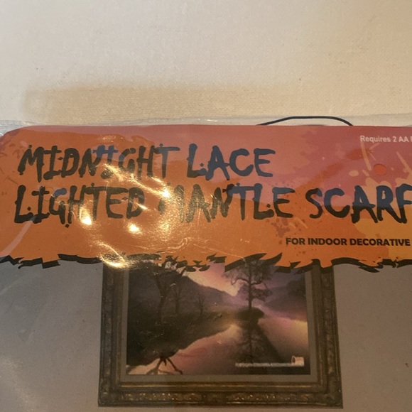 NIP Midnight Lace Lighted Mantle Scarf - Picture 2 of 8